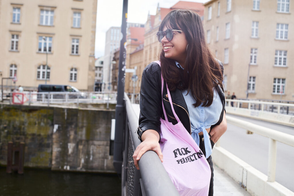 Bruna Silva en el Ebertbrücke sobre el Spree